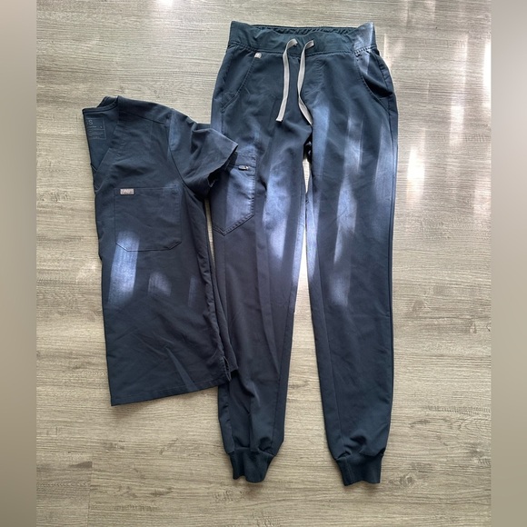 Figs Technical Collection Scrub Pants Sz Xs Top Sz S - Picture 1 of 4